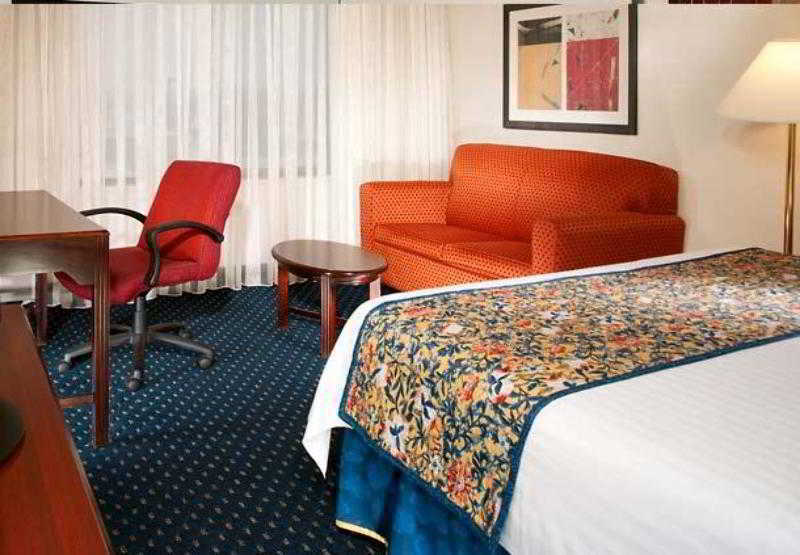 Hotel Courtyard Cleveland Airport North North Olmsted Exterior foto